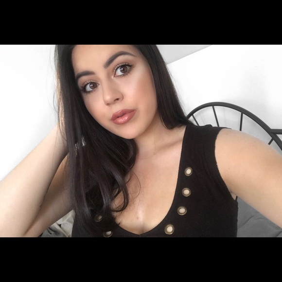 Meet your Posher, Dominique - Picture 1 of 1